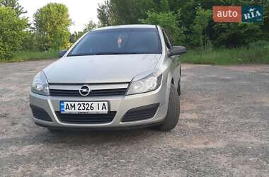 Хэтчбек Opel Astra 2005 в 