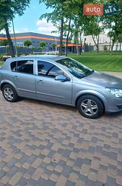 Хэтчбек Opel Astra 2005 в 