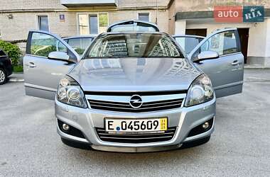 Хетчбек Opel Astra 2009 в 