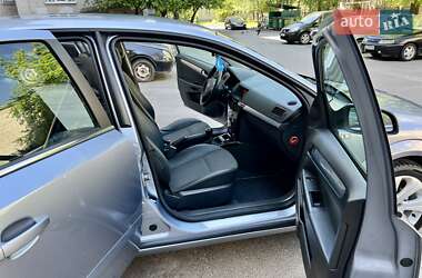Хетчбек Opel Astra 2009 в 
