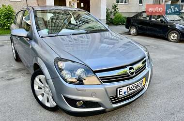 Хетчбек Opel Astra 2009 в 