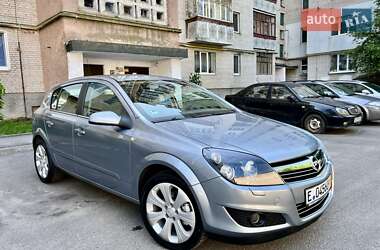 Хетчбек Opel Astra 2009 в 