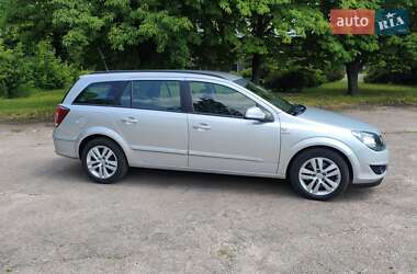 Универсал Opel Astra 2010 в 