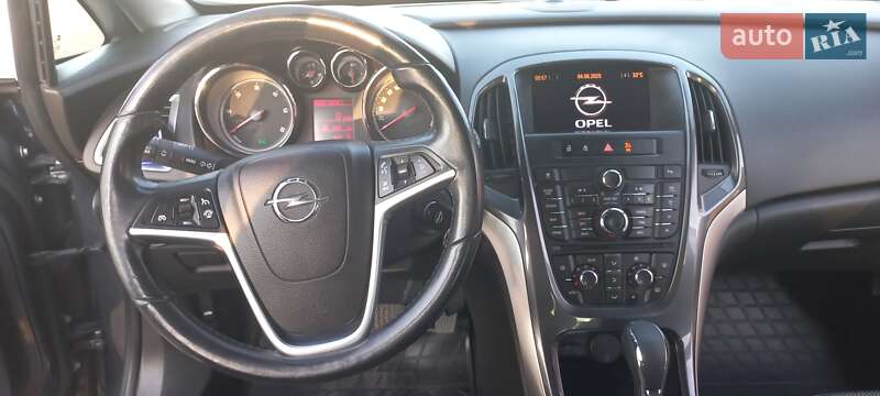 Універсал Opel Astra 2014 в Полтаві