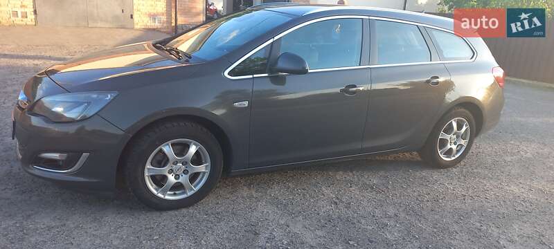 Універсал Opel Astra 2014 в Полтаві