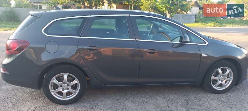 Універсал Opel Astra 2014 в Полтаві
