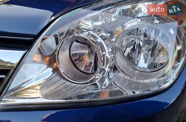 Хэтчбек Opel Astra 2008 в 