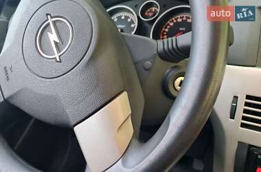 Хэтчбек Opel Astra 2008 в 