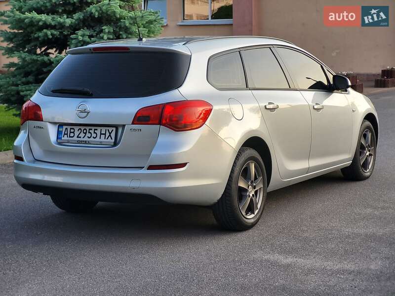Універсал Opel Astra 2011 в Вінниці