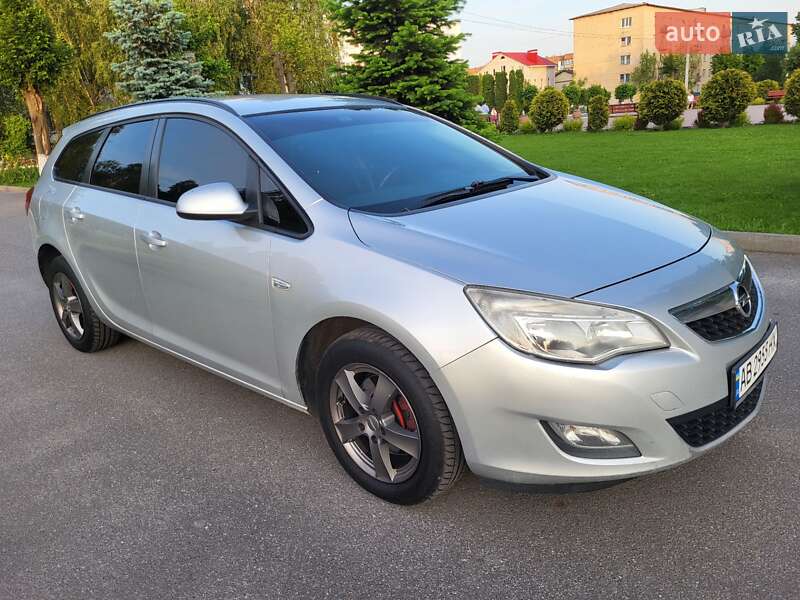 Універсал Opel Astra 2011 в Вінниці