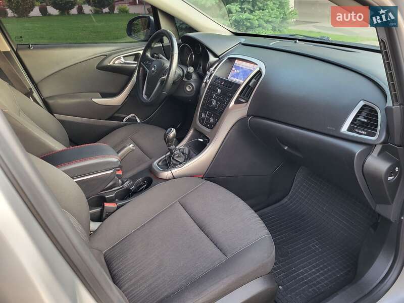 Універсал Opel Astra 2011 в Вінниці