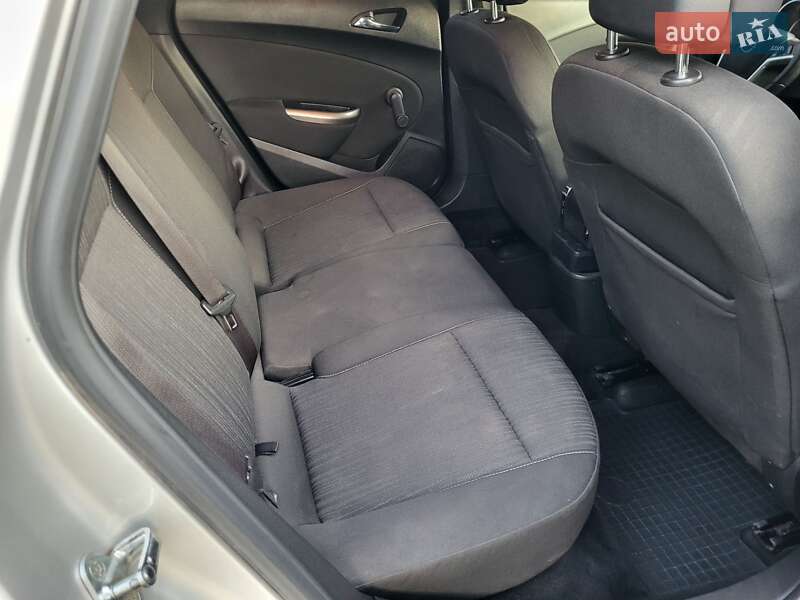 Універсал Opel Astra 2011 в Вінниці