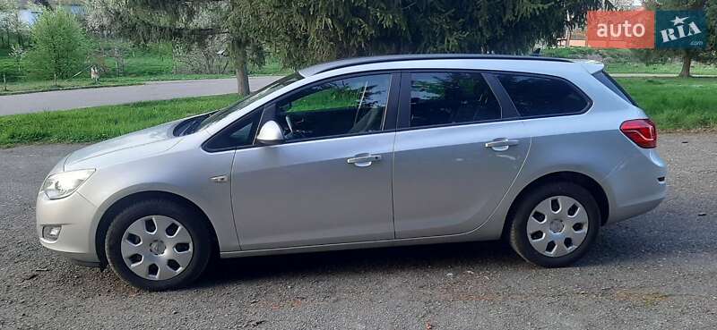 Универсал Opel Astra 2011 в Стрые
