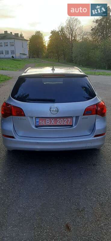 Универсал Opel Astra 2011 в Стрые