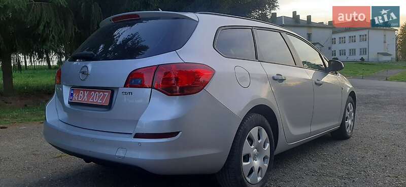 Универсал Opel Astra 2011 в Стрые