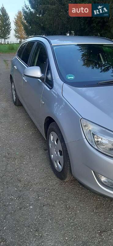Универсал Opel Astra 2011 в Стрые