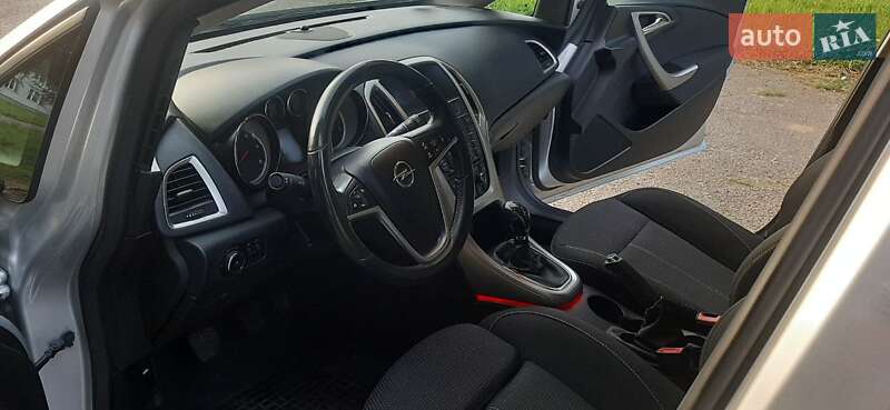 Универсал Opel Astra 2011 в Стрые