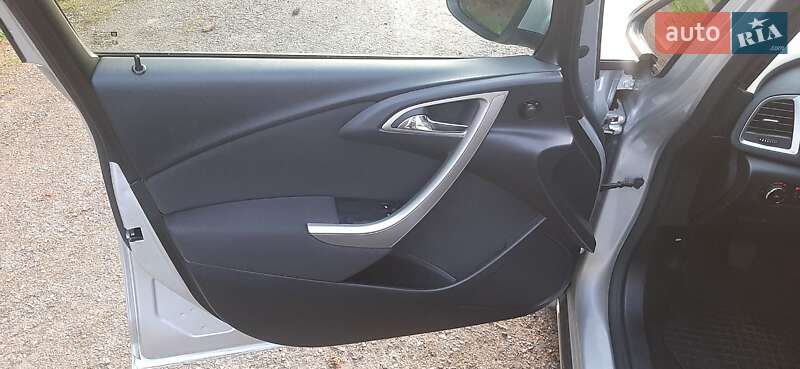 Универсал Opel Astra 2011 в Стрые