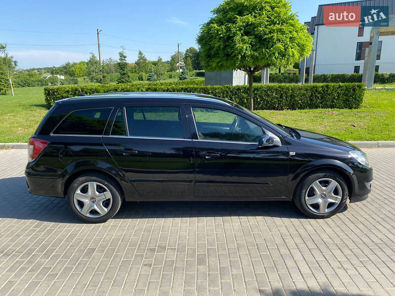 Универсал Opel Astra 2010 в Умани