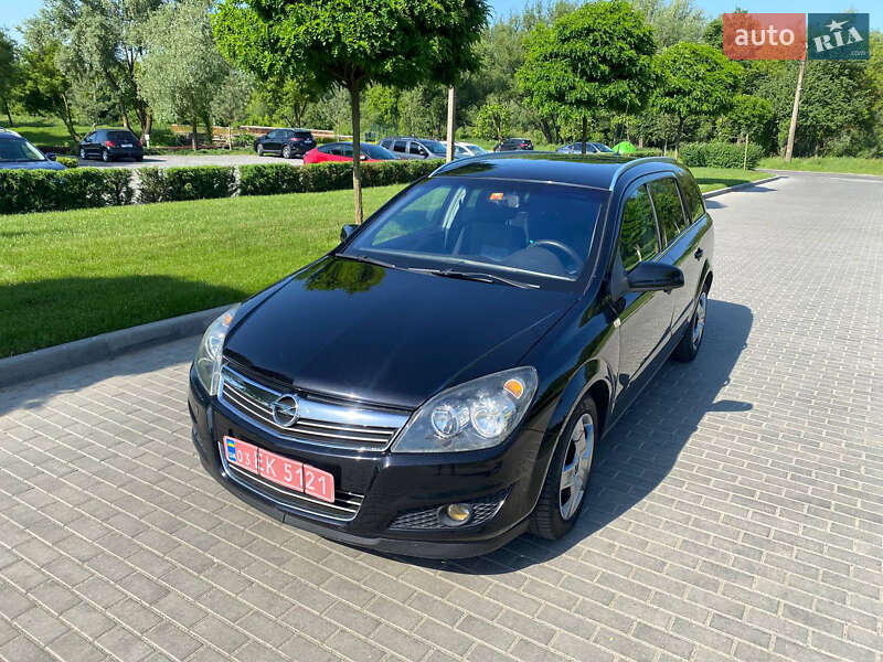 Универсал Opel Astra 2010 в Умани