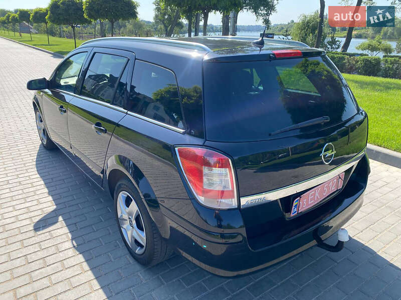 Универсал Opel Astra 2010 в Умани