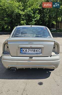 Седан Opel Astra 2005 в 