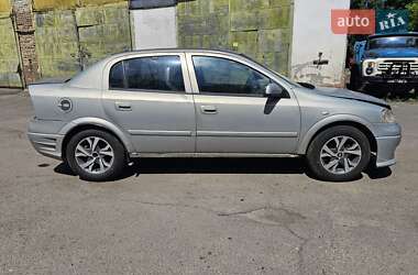 Седан Opel Astra 2005 в 