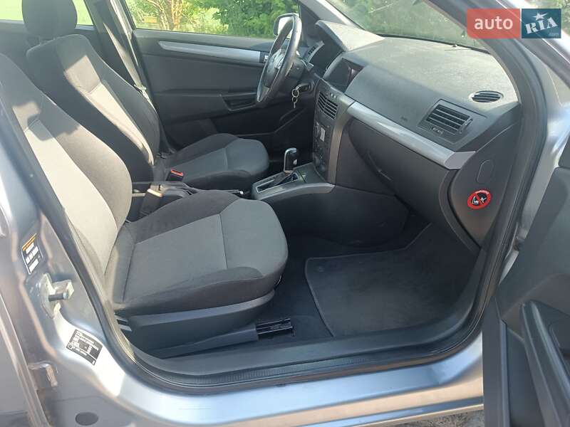 Универсал Opel Astra 2005 в Ровно