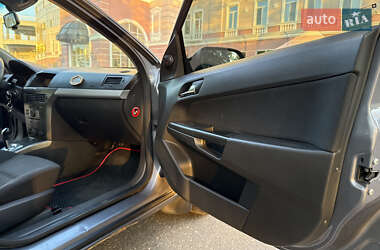 Хетчбек Opel Astra 2006 в 