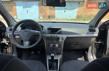 Хэтчбек Opel Astra 2006 в 