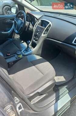 Универсал Opel Astra 2012 в 