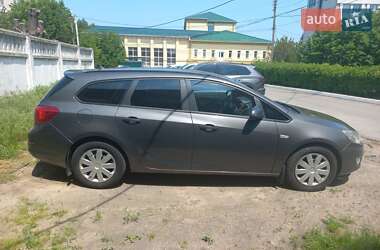 Универсал Opel Astra 2012 в 