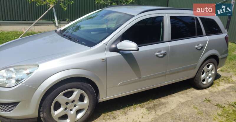 Універсал Opel Astra 2008 в Луцьку