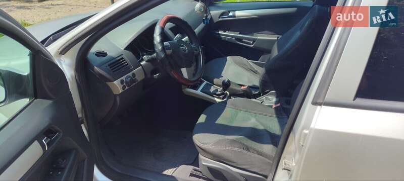 Універсал Opel Astra 2008 в Луцьку