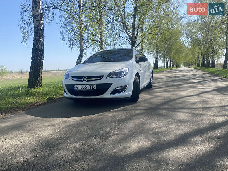 Універсал Opel Astra 2016 в Переяславі