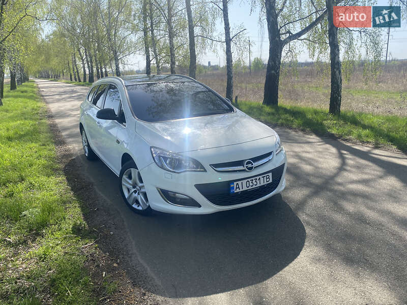 Універсал Opel Astra 2016 в Переяславі