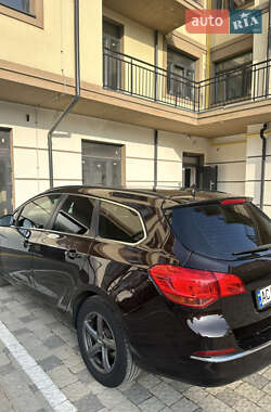 Універсал Opel Astra 2013 в 