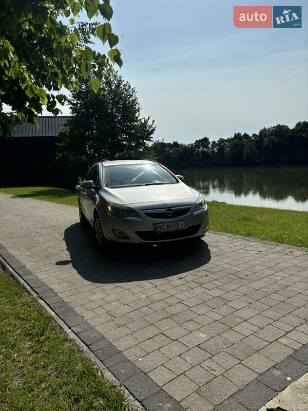 Універсал Opel Astra 2011 в 