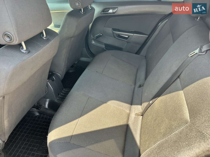 Хетчбек Opel Astra 2008 в Полтаві