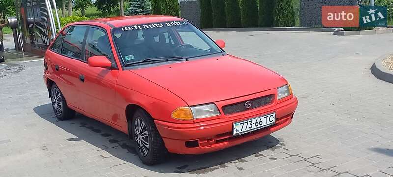 Хэтчбек Opel Astra 1996 в Самборе
