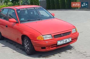 Хэтчбек Opel Astra 1996 в 