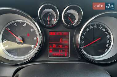 Универсал Opel Astra 2013 в 
