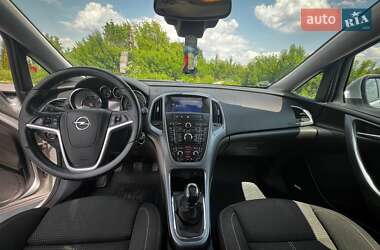 Универсал Opel Astra 2013 в 