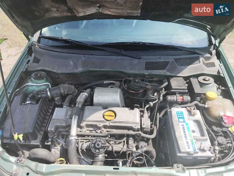 Хетчбек Opel Astra 2000 в Димері