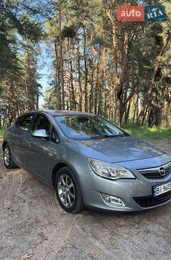 Внедорожник / Кроссовер Opel Astra 2011 в Александрие