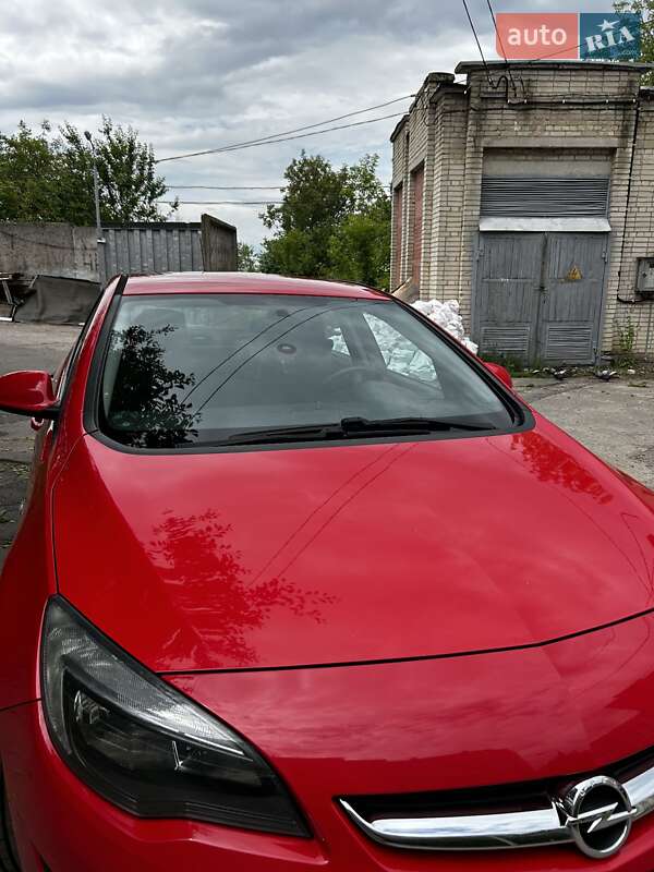 Седан Opel Astra 2014 в Рівному