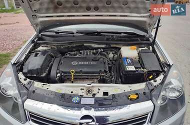Универсал Opel Astra 2011 в 