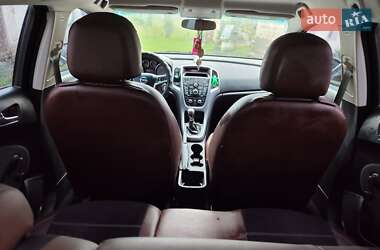 Универсал Opel Astra 2014 в 