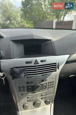 Универсал Opel Astra 2011 в 
