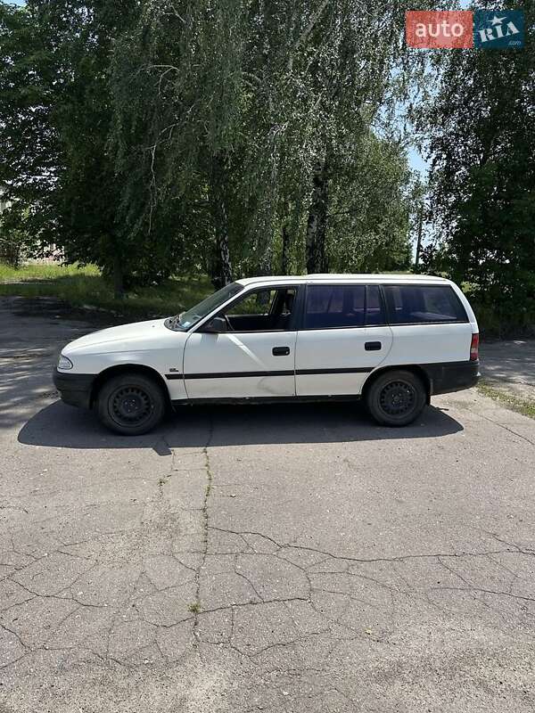 Универсал Opel Astra 1994 в Коропе